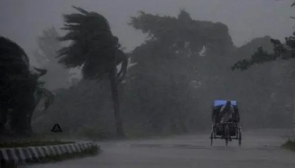 ৭ বিভাগে অতিভারি বৃষ্টির সতর্কতা, হতে পারে পাহাড়ধস
