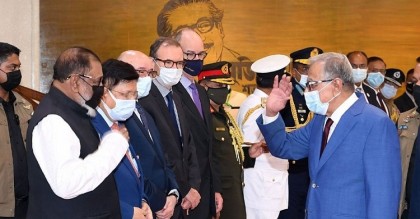 ১৬ দিনের সফরে ঢাকা ছাড়লেন রাষ্ট্রপতি
