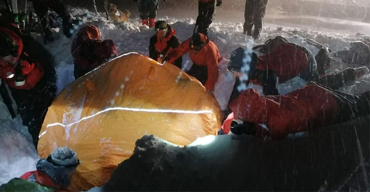 অস্ট্রিয়ায় তুষারধসে চাপা পড়া ১০ জনকে জীবিত উদ্ধার
