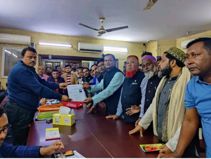 বগুড়া-৪ আসনে উপনির্বাচনে আওয়ামী লীগের মনোনয়ন প্রত্যাশী আনোয়ার হোসেন রানার মনোনয়ন ফরম দাখিল