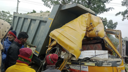 আদমদীঘিতে বালু বোঝায় ট্রাক উল্টে হেলপার  নিহত