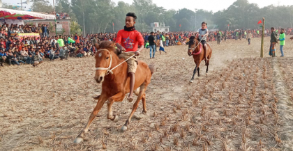 গাবতলীতে ৩দিনব্যাপী ঘোড় দৌড়ের
ফাইনাল ও পুরস্কার বিতরণী অনুষ্ঠিত  