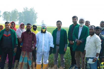 নন্দীগ্রামে বালাইনাশকের স্বাস্থ্য ঝুঁকি কমাতে উদ্বুদ্ধ করছে প্ল্যান্টডক্টর মোবাইলটিম