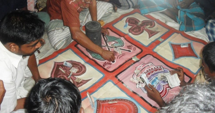 ধুনটের কাদাই মেলায় দুই ব্যাপি
রমরমা জুয়ার আসর