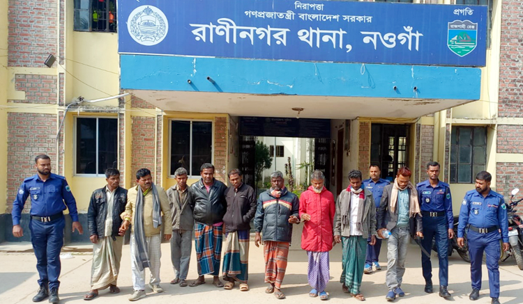 রাণীনগরে জুয়ার আসরে পুলিশের হানা,ইউ’পি মেম্বারসহ আটক-৯