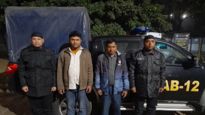 বগুড়ায় র‌্যাবের অভিযানে
ফেন্সিডিলসহ ২ যুবক গ্রেফতার