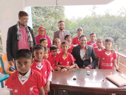 নন্দীগ্রামে মেয়রের সাক্ষাতে গিয়ে জার্সি পেল শিশুরা