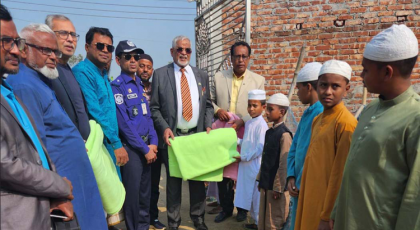 এতিমখানার শিক্ষার্থীদের মাঝে
এমপি হাবিবের কম্বল বিতরণ