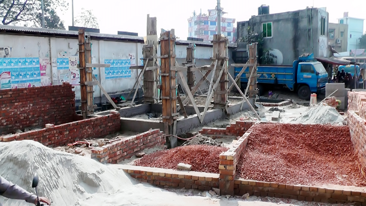 দরপত্র ছাড়াই পৌরসভার দোকান ঘর নির্মাণ!