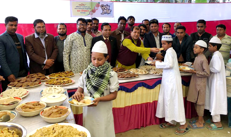 বগুড়ায় সুবিধাবঞ্চিত শিশুদের
নিয়ে পিঠা উৎসব অনুষ্ঠিত