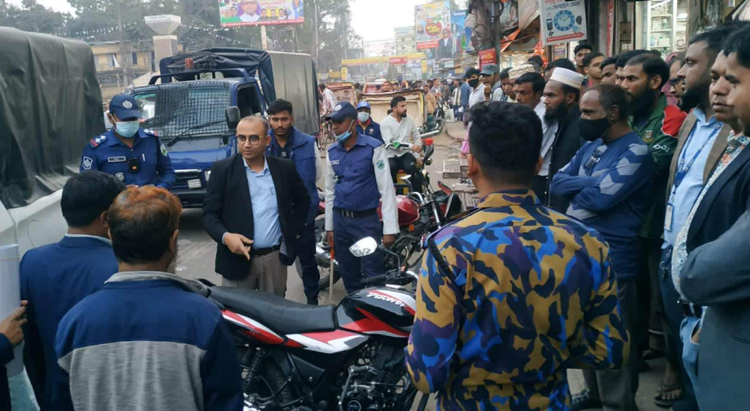 ফুটপাত দখলমুক্তকরণে বগুড়ায় 
ভ্রাম্যমান আদালতের অভিযান
