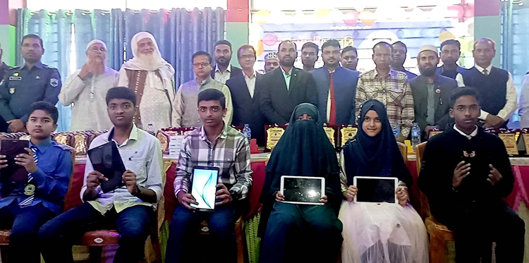 দুপচাঁচিয়ায় উদয়ন একাডেমীর উদ্যেগে শিক্ষার্থীদের মাঝে উদয়ন স্টার মেধাবৃত্তি পুরস্কার বিতরণ