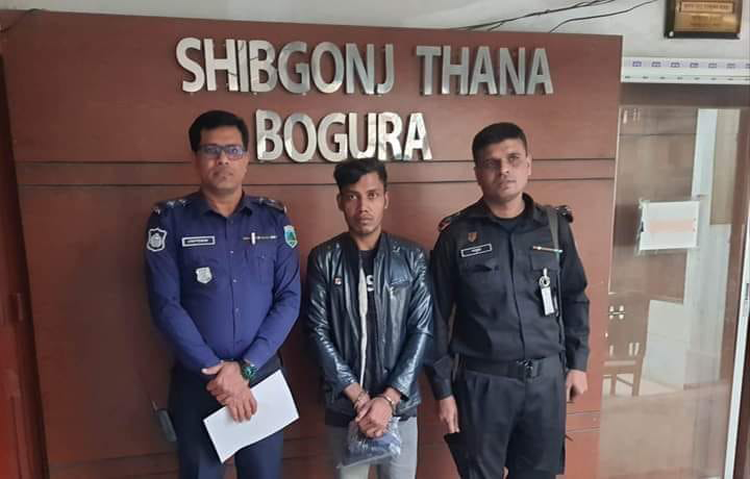 বগুড়ার শিবগঞ্জে ধর্ষণ মামলার যাবজ্জীবন
সাজাপ্রাপ্ত পলাতক আসামি গ্রেপ্তার