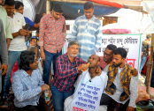চাঁন্দু স্টেডিয়ামের ভেন্যু পুর্নবহালের
আশ্বাসে অনশন ভাঙ্গলেন রুমেল