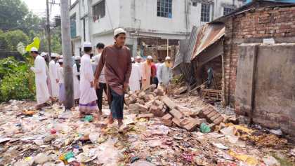 বগুড়ায় প্রাচীর ধ্বসে 
নৈশপ্রহরীর মৃত্যু, আহত ৩