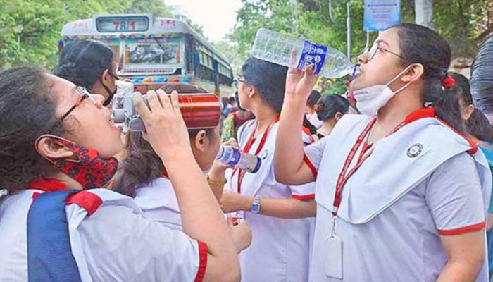 তাপপ্রবাহে পশ্চিমবঙ্গে স্কুল-কলেজ বন্ধ ঘোষণা
