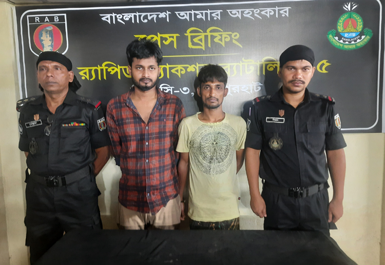 জয়পুরহাটে সাড়ে ৩ লাখ টাকার জাল নোটসহ দুইজন আটক