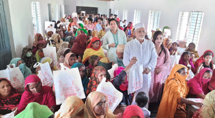 ঈদে নতুন কাপড় পেয়ে উচ্ছ্বসিত ধুনটের
নদী ভাঙ্গন কবলিত মানুষেরা