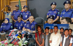 বগুড়ায় নৈশপ্রহরীকে হত্যার পর প্রধান
ডাকঘরে ডাকাতিঃ মূলহোতা গ্রেপ্তার 