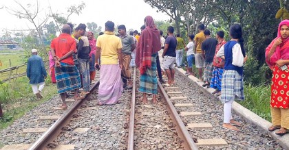 টাঙ্গাইলে ট্রেনের নিচে প্রেমিক যুগলের ঝাঁপ
