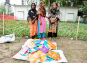 আদমদীঘিতে সরকারি বই চুরি করে নিয়ে যাওয়ার সময় জনতার হাতে তিন নারী চোর আটক