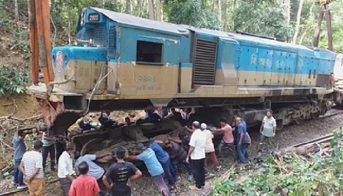 সাড়ে ৪ ঘণ্টা পর সিলেটের সঙ্গে দেশের ট্রেন চলাচল স্বাভাবিক