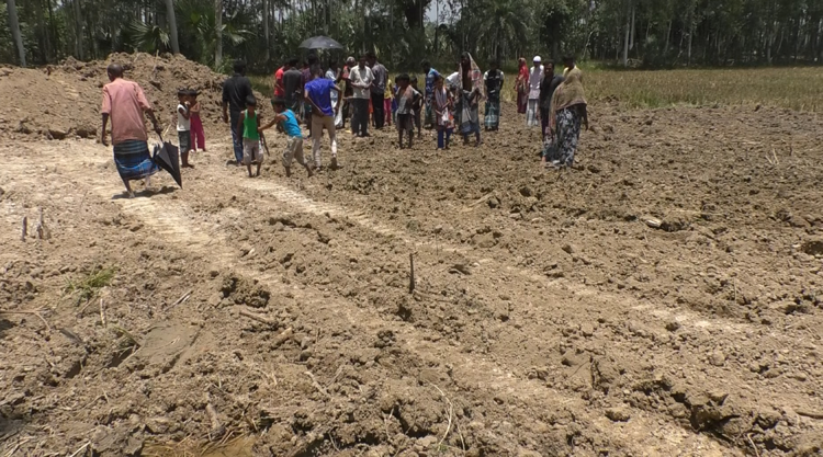 এক রাতেই মিশে গেলো অর্ধশত কবর ;স্বজনদের আহাজারি