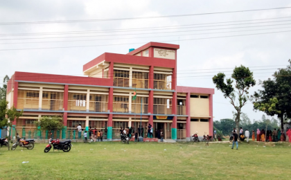 অভিযুক্ত শিক্ষককে অপসারণের দাবীতে বিক্ষুদ্ধ এলাকাবাসী
শেরপুরে ধর্ষণের চেষ্টার অভিযোগে প্রধান শিক্ষক আটক