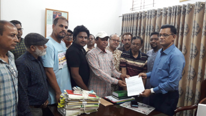 বগুড়া শহীদ মিনার দ্রুত নির্মাণের 
দাবীতে স্মারকলিপি প্রদান