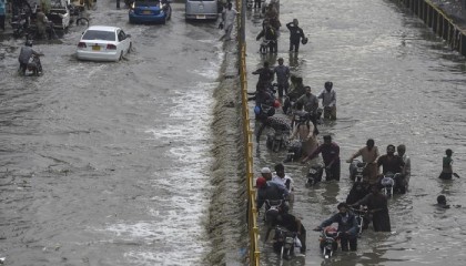 ভারী বৃষ্টিতে পাকিস্তানে প্রাণহানি বেড়ে ৮৬
