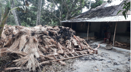 মান্দায় দুর্বৃত্তের আগুনে পুড়ল খড়ের পালা