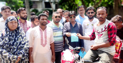 দুপচাঁচিয়া পৌরসভার উদ্যোগে ডেঙ্গুসহ মশাবাহিত রোগ প্রতিরোধে জনসচেতনামূলক লিফলেট বিতরণ