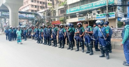 সর্বোচ্চ নিরাপত্তায় মোড়া ঢাকা, প্রস্তুত জলকামান-সাঁজোয়া যান
