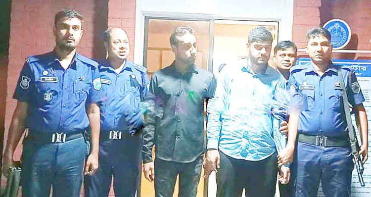 শিবগঞ্জে অভিনব কায়দায় ১ লক্ষ টাকা প্রতারনা করে
হাতিয়ে নেওয়ার অভিযোগে দুই ইরানী যুবক গ্রেফতার 