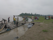 সারিয়াকাদিতে  যমুনা  নদীর  অব্যাহত ভাঙ্গন
৫০০ মিটার নদী গর্ভে বিলীন