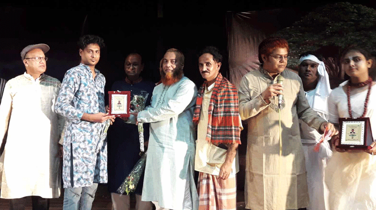 বগুড়ায় কাব্য আলেখ্য কিশোর মানিকের মুক্তিযুদ্ধ মঞ্চস্থ