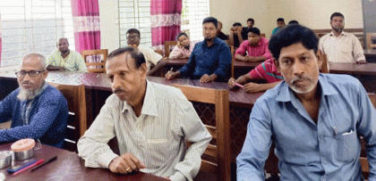 শিবগঞ্জে সাবরেজিষ্ট্রি অফিসে বালাম বই না থাকায়
৬৫ জন নকল নবীশদের মানবেতর জীবন যাপন