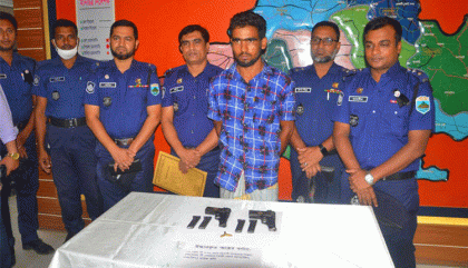 সীমান্ত থেকে ঢাকায় যাচ্ছিলো বিদেশী
আগ্নেয়াস্ত্রঃ বগুড়ায় আটক