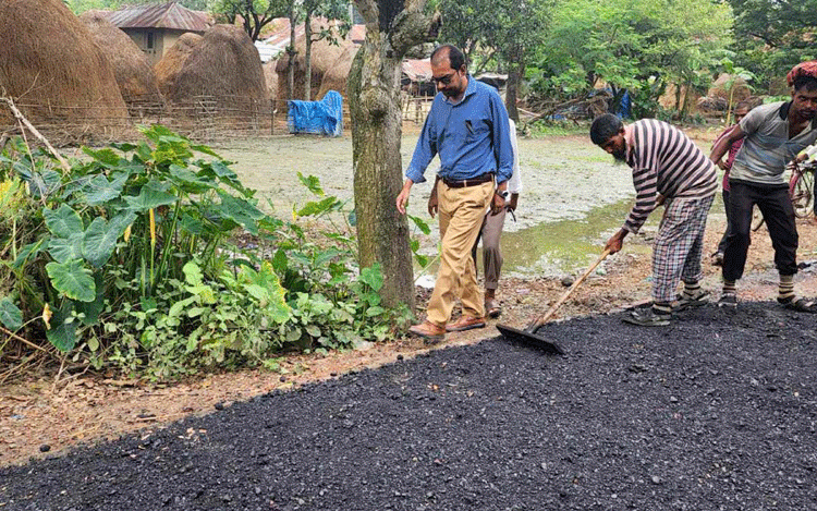 নন্দীগ্রামে ভাটরা ইউনিয়নের দুই সড়কের কার্পেটিং কাজ সম্পন্ন