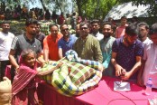 ভাঙ্গন কবলিত মানুষের পাশে
স্বেচ্ছাসেবক লীগ নেতা ম. রাজ্জাক