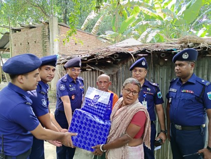 বগুড়ায় গাভী হারানো বৃদ্ধ দম্পতির 
পাশে দাঁড়ালেন এসপি সুদীপ