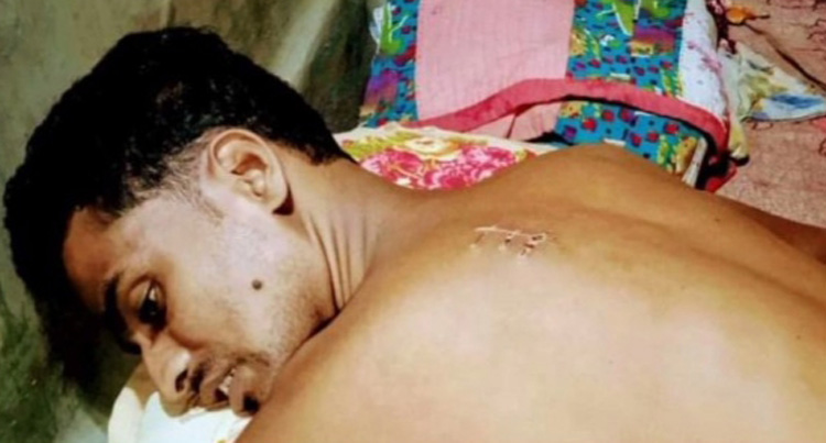 বগুড়ায় মোবাইলফোন চুরি করা সন্ধহে প্রতিবন্ধীকে ছুরিকাঘাত! থানায় অভিযোগ 