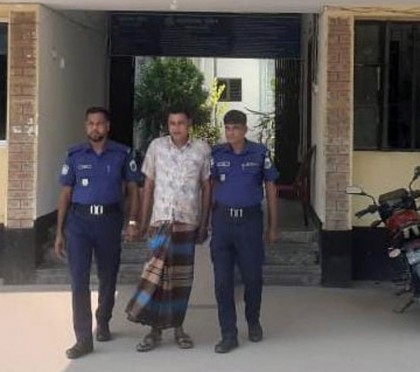 রাণীনগরে ইউপি সদস্য গ্রেফতার