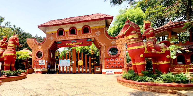কারুশিল্পের গ্রাম হায়দ্রাবাদের শিল্পারামামঃ ভারতীয় 
সংস্কৃতিকে বিকশিত করছে গ্রামীণ এই জাদুঘর