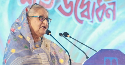 বিএনপি নেতাদের চোখের চিকিৎসা করাতে বললেন প্রধানমন্ত্রী
