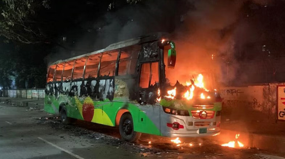 ২৪ ঘণ্টায় ১০ যানবাহ‌নে আগুন: ফায়ার সা‌র্ভিস