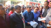 নির্বাচন বর্জনের দাবিতে বগুড়ায়
বিএনপির লিফলেট বিতরণ