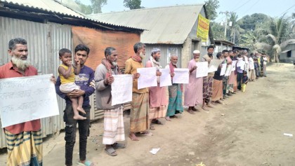 বগুড়ার শেরপুরে বালু উত্তোলনের প্রতিবাদে মানব বন্ধন