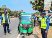 বগুড়া-নাটোর মহাসড়কে তিন চাকার যান বন্ধে কঠোর অবস্থানে হাইওয়ে পুলিশ