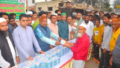 বগুড়ার এক হাজার মানুষকে ইফতার 
করালেন আওয়ামী লীগ নেতা দুলু

